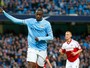 Yaya Touré marca três, Manchester City goleia e ultrapassa o Arsenal