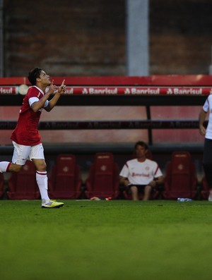 Mike comemora o gol da vitória do Inter sobre a Ponte Preta (Foto: Alexandre Lops/Divulgação/Inter)