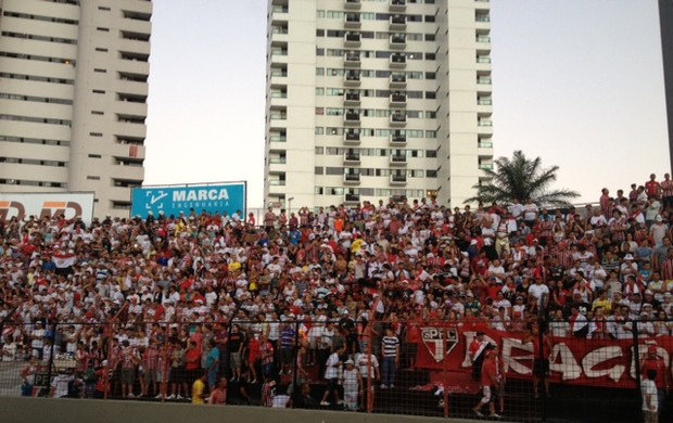 Torcida do São Paulo na Ilha do Retiro (Foto: Marcelo Prado/Globoesporte.com)