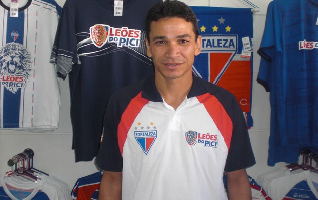 Ronaldo Angelim vai estrear no futebol amador neste sábado (Foto: Thaís Jorge)