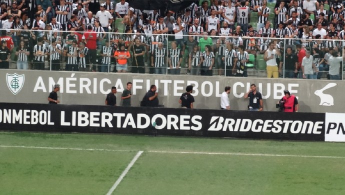 Marca do América-MG foi destampada no Independência  (Foto: Maurício Paulucci)