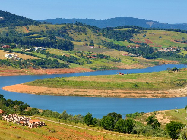 Vista da represa Jaguari-Jacareí,­ na cidade de Piracaia, no interior de Sao Paulo, integrante do Sistema Cantareira, no dia 25 de abril de 2016 (Foto:  Luis Moura/WPP/Estadão Conteúdo)