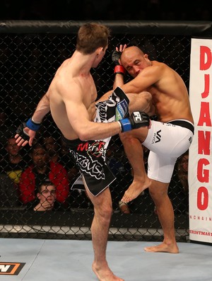 Rory MacDonald acerta BJ Penn UFC (Foto: Getty Images  )