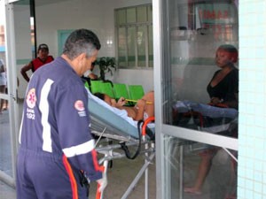 Menina foi levada para o hospital Tarcísio Maia, em Mossoró (Foto: Marcelino Neto/G1)