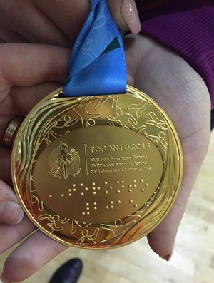 Medalha de ouro de Mayssa Pessoa no Pan de Toronto (Foto: Reprodução/Facebook)