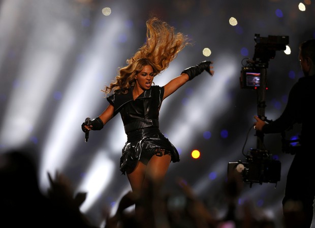 Beyoncé canta no Super Bowl (Foto: Jeff Haynes/ Reuters/ Agência)