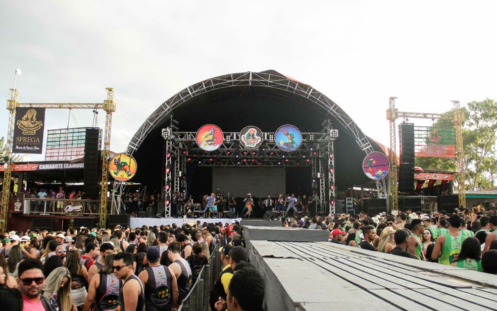 Público e palco do forró do Sfrega em 2016 (Foto: Divulgação)