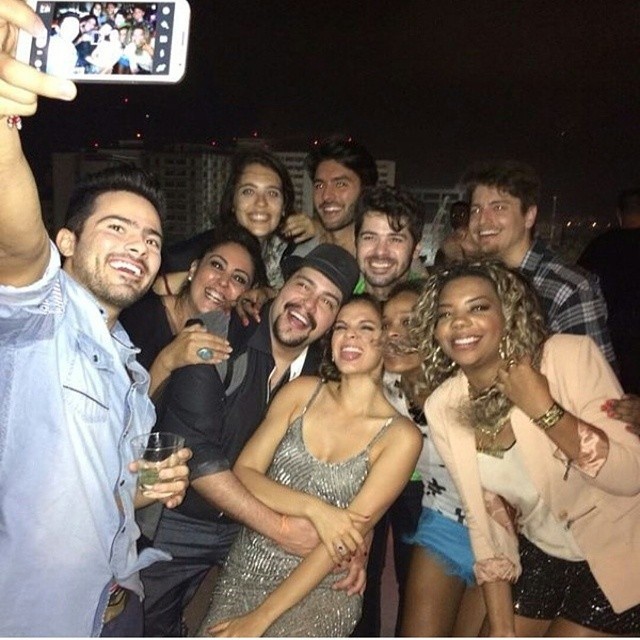 Bruna Marquezine comemora aniversário com amigos (Foto: Reprodução/Instagram)