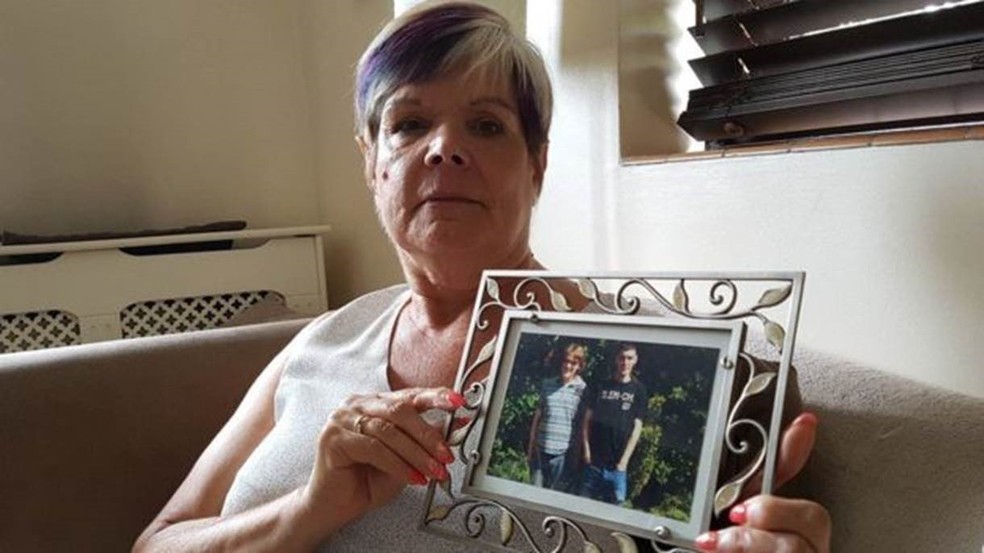 Mãe de morador de rua não o via pessoalmente há cinco anos e ficou sabendo de seu paradeiro pelo noticiário (Foto: BBC)