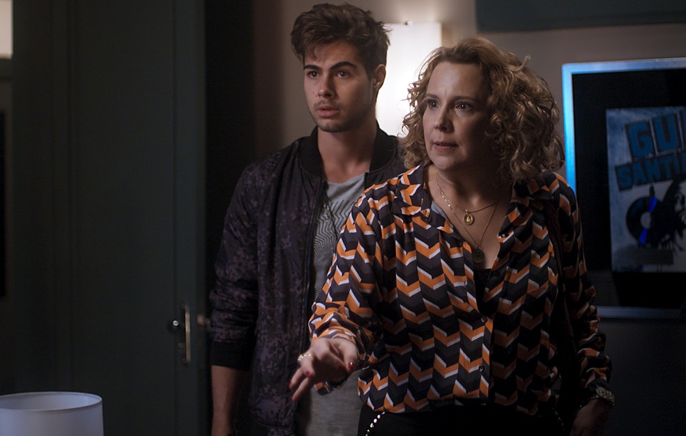 Léo e Néia ficam pasmos com revelação de Yasmin (Foto: TV Globo)