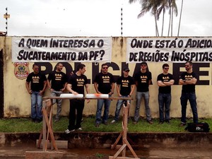 Policiais do Xingu dizem que o contingente é pequeno para atender a região, e reclamam de viaturas quebradas (Foto: Glaydson Castro / TV Liberal)