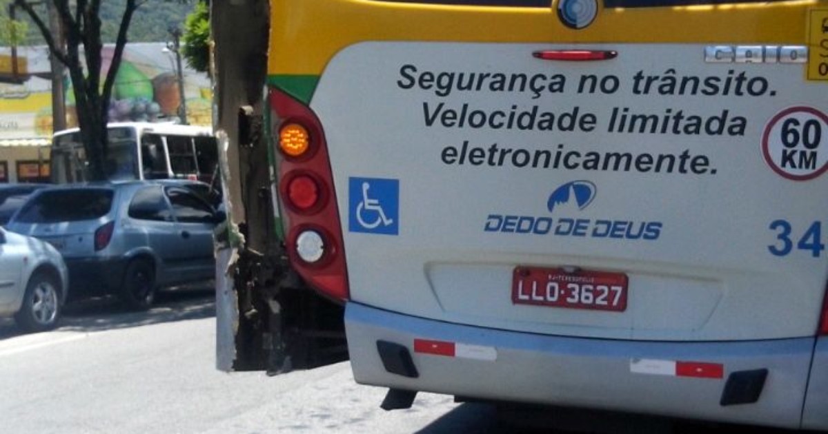 Idosa é hospitalizada após batida em ponto de ônibus em ... - Globo.com