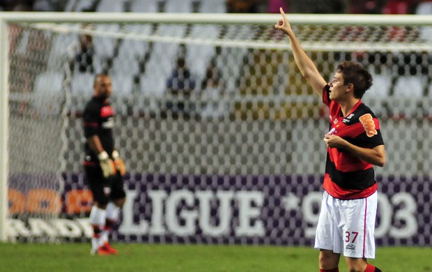 adryan flamengo gol atlético-go (Foto: Wallace Teixeira / Agência Estado)