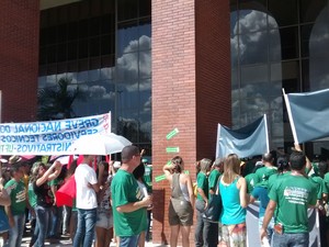 Protestantes no Palácio Araguaia (Foto: Eurílio Silva/G1)