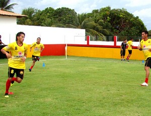 Reis durante treino no Santa Cruz de Cuiarana (Foto: Divulgação / Ascom Santa Cruz-PA)