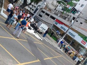 Acidente aconteceu no cruzamento das avenidas Hermes da Fonseca e Alexandrino de Alencar, em Natal (Foto: Arthur Rodrigues)