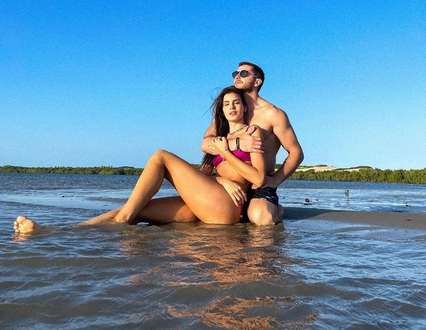Camila Queiroz e Klebber Toledo (Foto: Reprodução/Instagram)