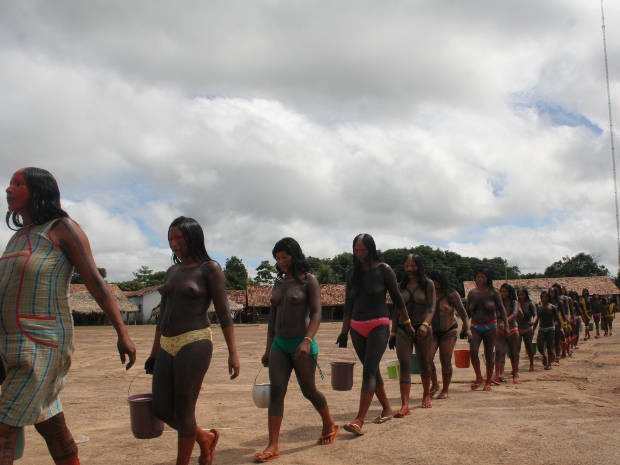 Índios da etnia Xikrin protestam em Marabá pela melhoria das condições de Casa de Saúde do Índio (Foto: Evandro Corrêa/OLiberal)