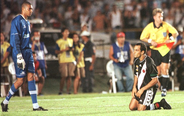 Dida e Edmundo Mundial de Clubes Corinthians e Vasco 2000 (Foto: Delfim Vieira / Agência estado)