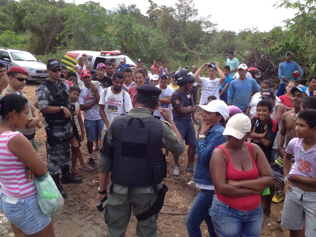 Cerca de 200 famílias ocuparam terreno que fica localizado na Zona Leste de Teresina (Foto: Gil Oliveira/G1)