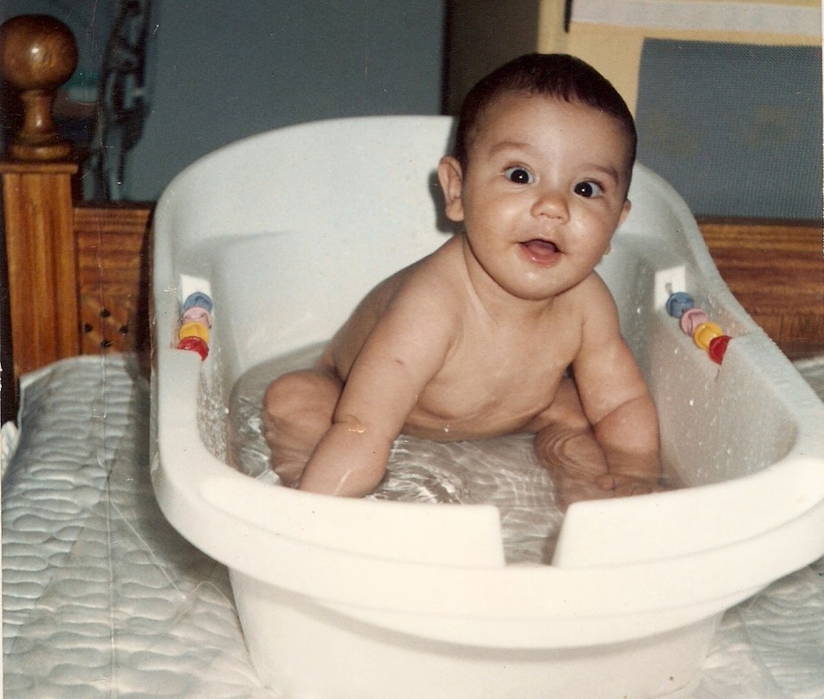Luan Santana abre álbum com 10 fotos exclusivas da infância 