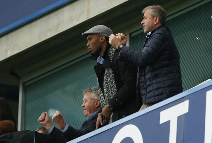 Guus Hiddink, Drogba e Abramovic Chelsea x Sunderland (Foto: Reuters)