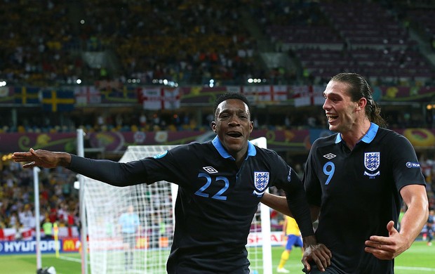 Wellbeck e Carroll, Suécia x Inglaterra (Foto: Agência AP)