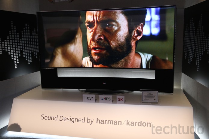 TV de 105 polegadas, da LG, com resolução 5K (Foto: Fabrício Vitorino/TechTudo)