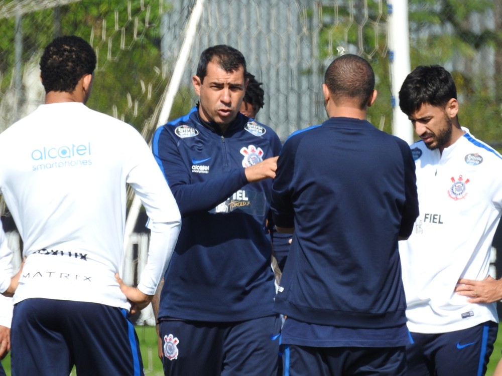 Menos espaços, mais bola no pé: o plano do Corinthians contra o Grêmio