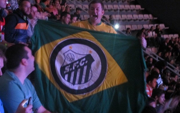 MMA, TORCEDORES DE SANTOS E CORINTHIANS, JARAGUÁ DO SUL (Foto: Alexandre Lopes)