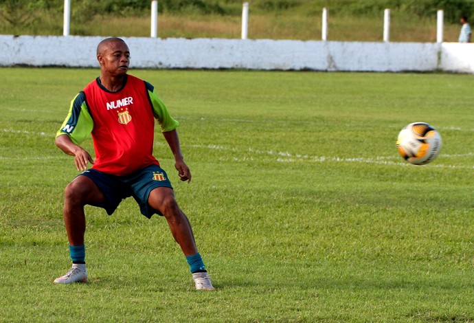 Atacante Edgar deve volta a titularidade diante do Paysandu, nesta sexta-feira (Foto: Biaman Prado / Jornal O Estado) Atacante Edgar deve volta a titularidade diante do Paysandu, nesta sexta-feira (Foto: Biaman Prado / Jornal O Estado)