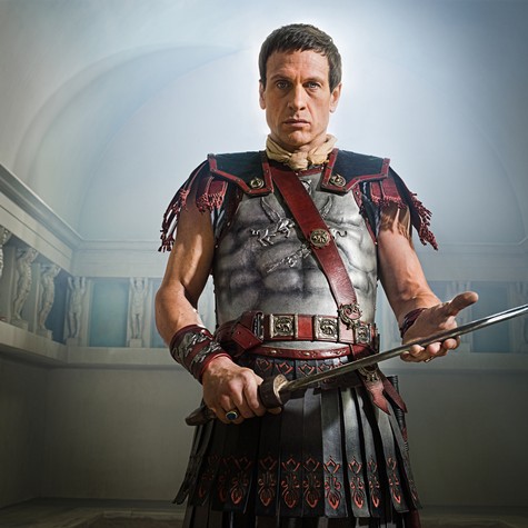 Marcus Crassus em Spartacus (Foto: Divulgação)