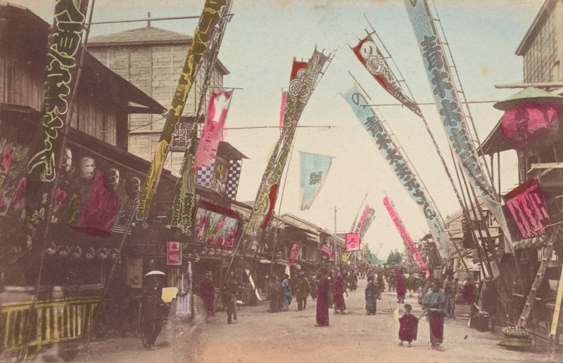 Rua comercial em Nagasaki (Foto: New York Public Library)