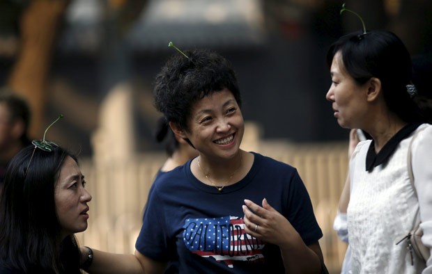 Moda ganhou várias adeptas nas ruas da capital Pequim (Foto: Kim Kyung-hoon/Reuters) Moda ganhou várias adeptas nas ruas da capital Pequim (Foto: Kim Kyung-hoon/Reuters)