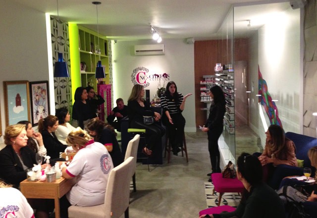 Empreendedoras discutem sobre a vida de mulheres à frente de negócios, no Cheers Nail Club (Foto: Tonia Machado)