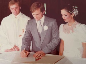 Dom Odilo Scherer em celebração do casamento do irmão, Paulino Scherer, na década de 1970. (Foto: Arquivo Pessoal/ Paulino Scherer)