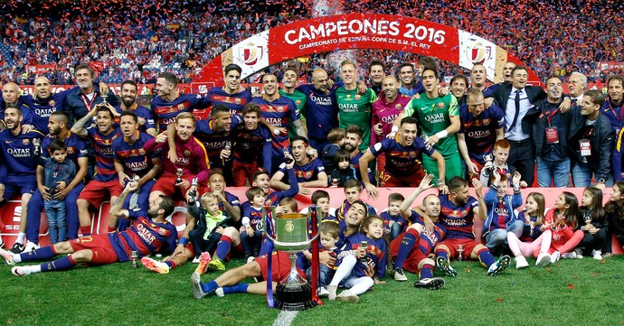 Daniel Alves título Copa do Rei Barcelona (Foto: Reuters)