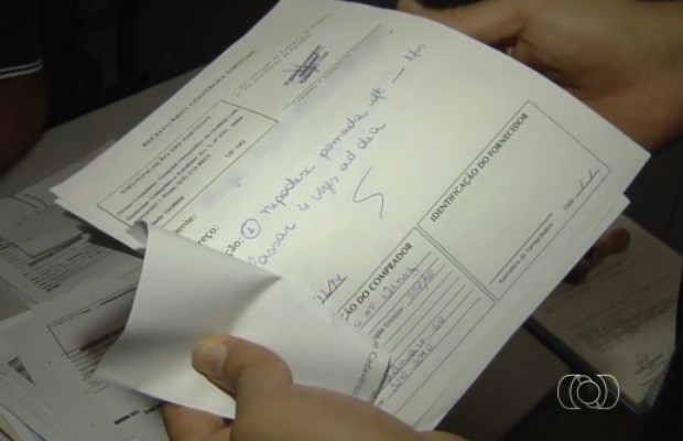 Dona de farmácia é presa suspeita de falsificar receitas médicas, em Goiânia, Goiás (Foto: Reprodução/TV Anhanguera)