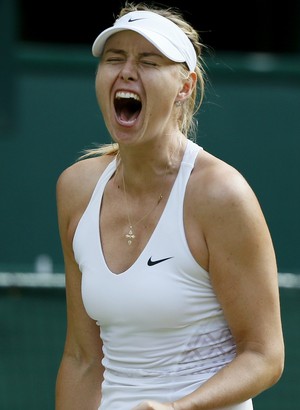 Sharapova vence Coco Vandeweghe em Wimbledon (Foto: Reuters)