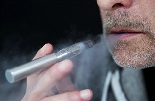 Cigarro eletrônico (Foto: Science Photo Library/The Lancet)