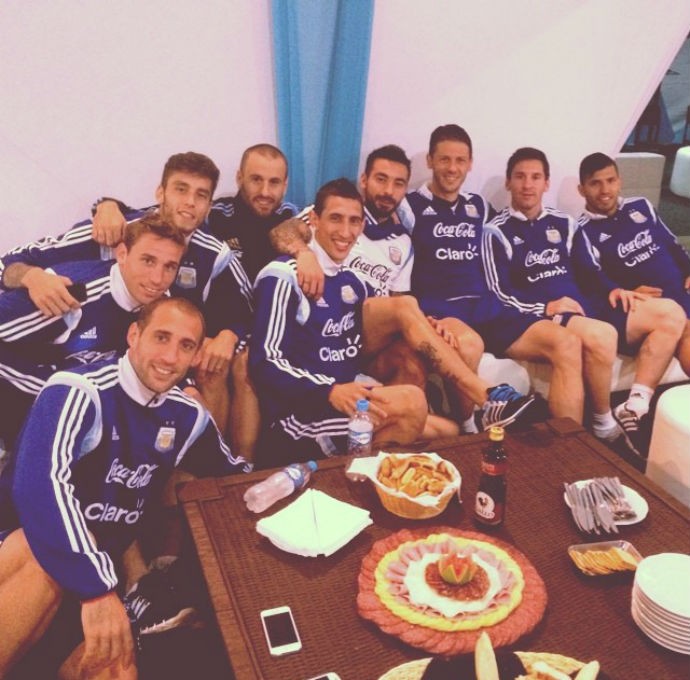 Messi e companheiros posam em clima de descontração (Foto: Reprodução/Instagram)
