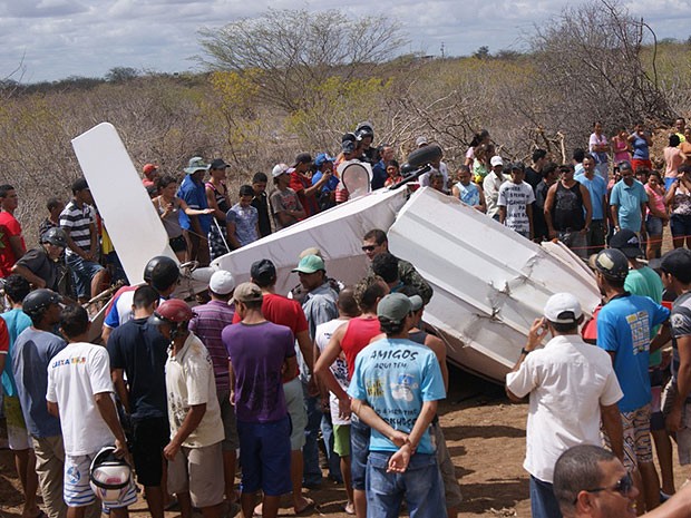 Acidente avião (Foto: Ferinha Francisco/ umbuzada.com)