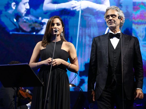 Anitta e Andrea Bocelli em show em Curitiba, no Paraná (Foto: Manuela Scarpa/ Brazil News)
