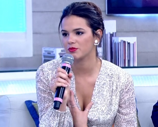Bruna Marquezine conta que se alimentava mal (Foto: TV Globo)