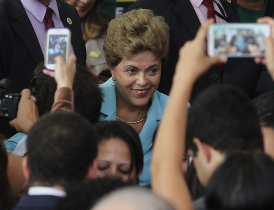 A presidente Dilma Roussef, após cerimônia de sanção do Estatuto da Pessoa com Deficiência, nesta segunda-feira (6) (Foto: Givaldo Barbosa / Agência O Globo) A presidente Dilma Roussef, após cerimônia de sanção do Estatuto da Pessoa com Deficiência, nesta segunda-feira (6) (Foto: Givaldo Barbosa / Agência O Globo)