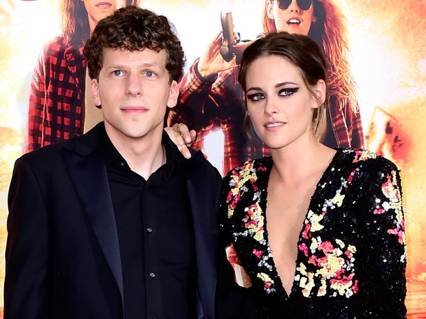 Jesse Eisenberg e Kristen Stewart em première de filme em Los Angeles, nos Estados Unidos (Foto: Frazer Harrison/ Getty Images/ AFP)