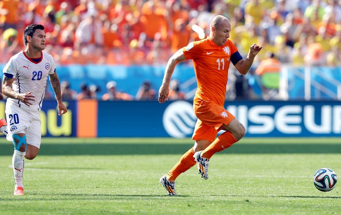 Robben  holanda x chile (Foto: AP)