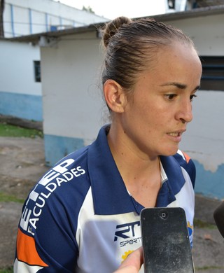 Zagueira Gislaine São José Futebol Feminino (Foto: Filipe Rodrigues)