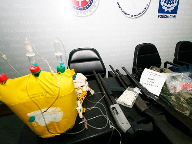 Colete feito de garrafa pet era usado por criminosos para automedicação (Foto: Divulgação/ SSP-BA)
