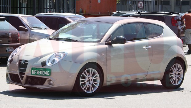 Alfa Romeo MiTo flagrado no Brasil (Foto: Marlos Ney Vidal / Autoesporte)